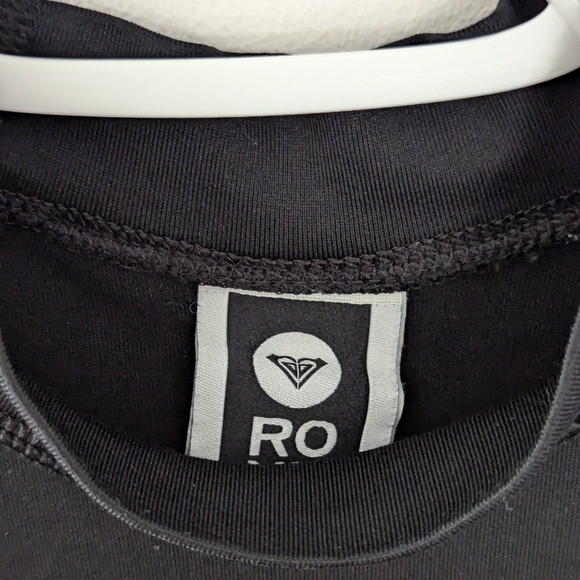 #20 - ROXY Whole Hearted Rashguard Women's Black - Picture 2 of 4
